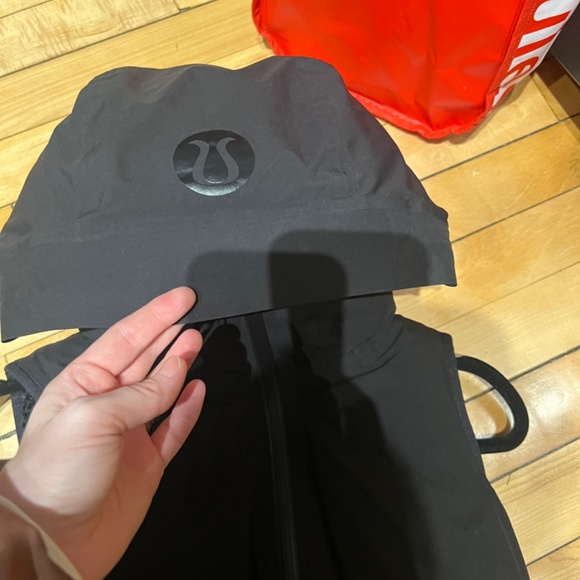 ❤️SOLD❤️Lululemon sleet street rare sold out vest - Picture 9 of 10